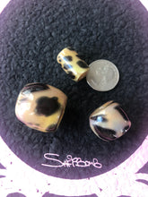 Sakibomb Leopard Beads